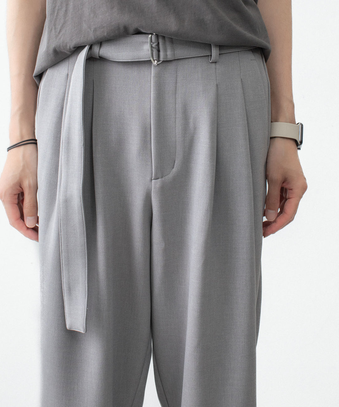 ATTACHMENT アタッチメントのPE STRETCH DOUBLE CLOTH BELTED WIDE TAPERED TROUSERS - L.GRAYの公式通販サイトsession福岡セレクトショップ