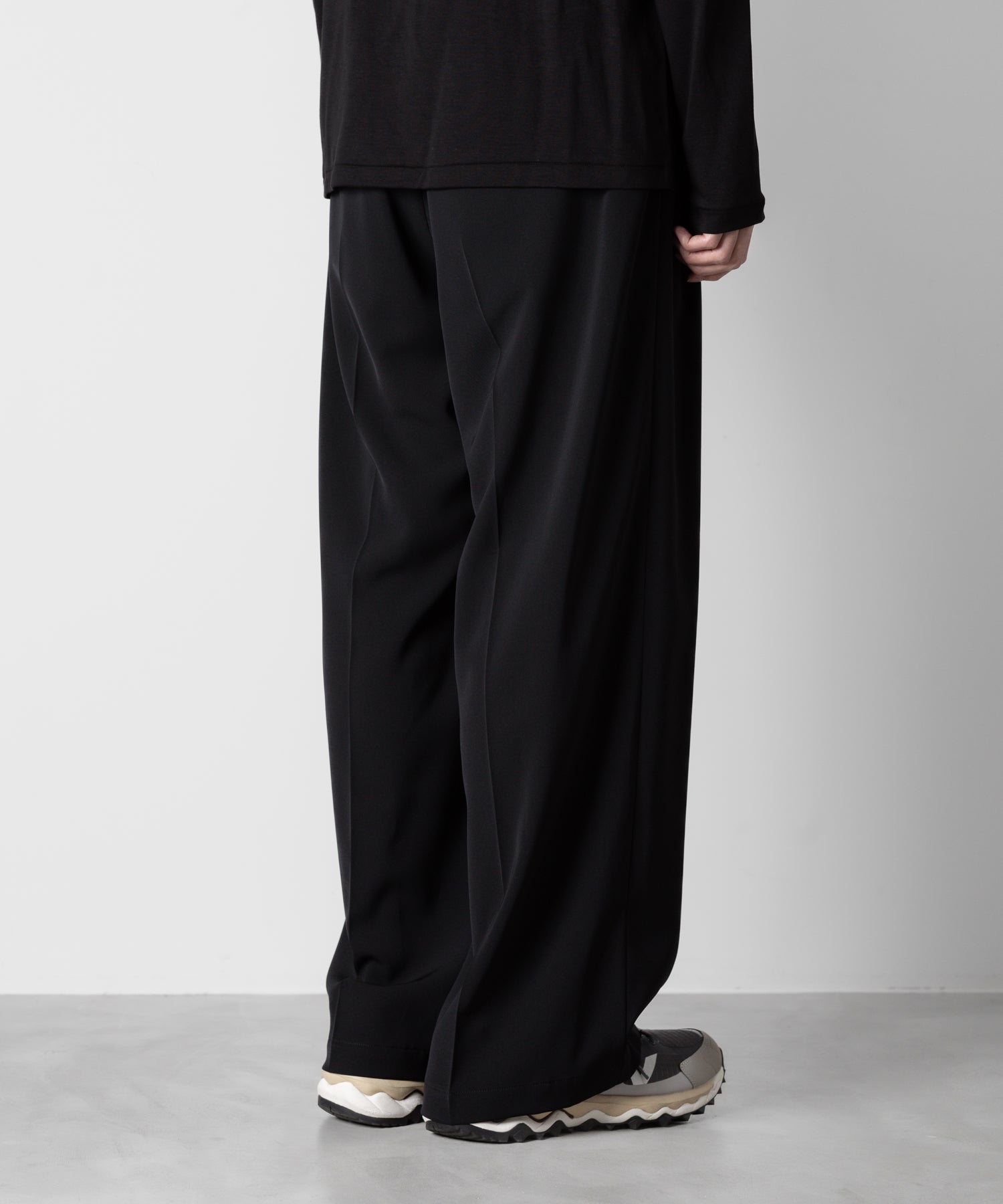 ATTACHMENT アタッチメントのSORIBIA TWILL BELTED WIDE TROUSERS-BLACKの公式通販サイトsession福岡セレクトショップ