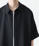 画像をギャラリービューアに読み込む, 【 ATTACHMENT / EXCLUSIVE ITEM 】PE LIGHT TROPICAL DOLMAN SLEEVE REGULAR COLLAR SHIRT S/S - BLACK
