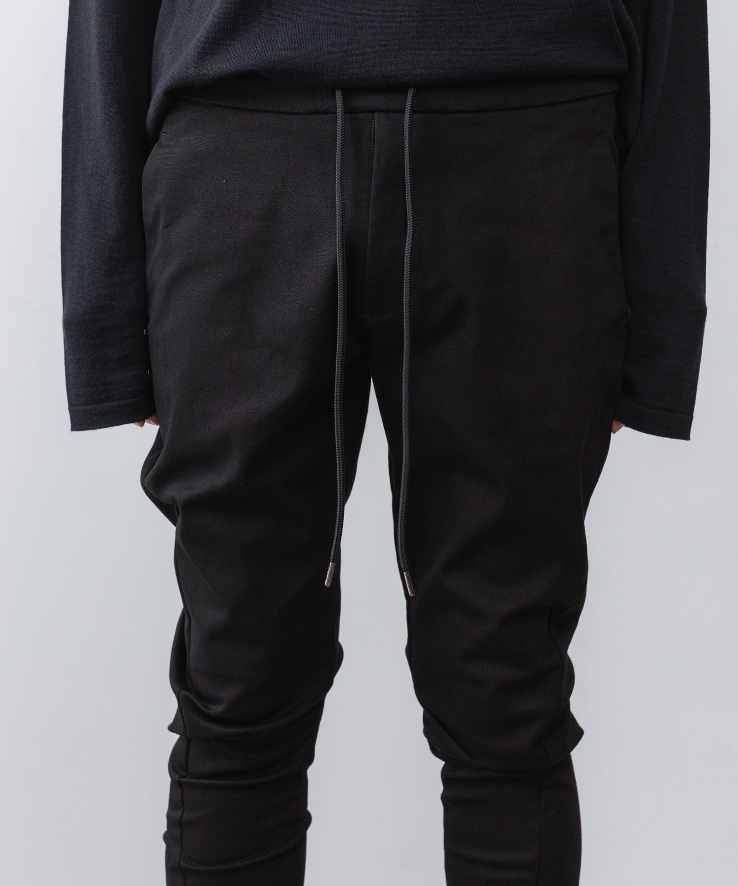 ATTACHMENT / EXCLUSIVE ITEMアタッチメントのRUBBER STRETCH TWILL THREE DIMENSIONAL PANTS - BLACKの公式通販サイトsession福岡セレクトショップ