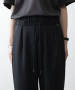 画像をギャラリービューアに読み込む, ATTACHMENT アタッチメントのCO STRETCH TERRY 1TUCK EASY TROUSERS - BLACKの公式通販サイトsession福岡セレクトショップ
