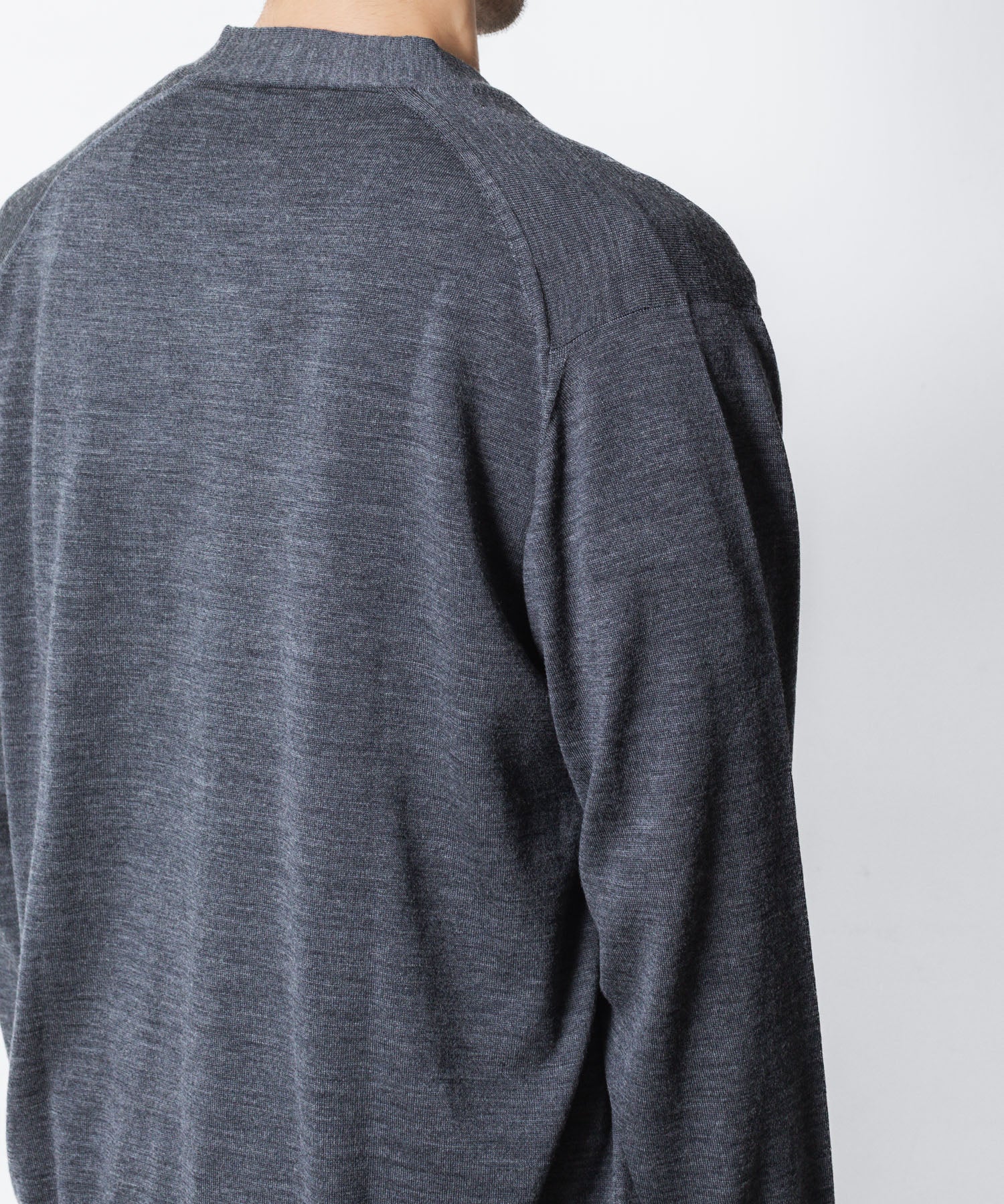 ATTACHMENT アタッチメント × JOHN SMEDLEYの× JOHN SMEDLEY MERINO EXTRAFINE BUTTONLESS V NECK CARDIGAN - D.GRAYの公式通販サイトsession福岡セレクトショップ