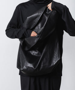 ATTACHMENT /アタッチメント】SYNTHETIC LEATHER SHOULDER BAG - BLACK
