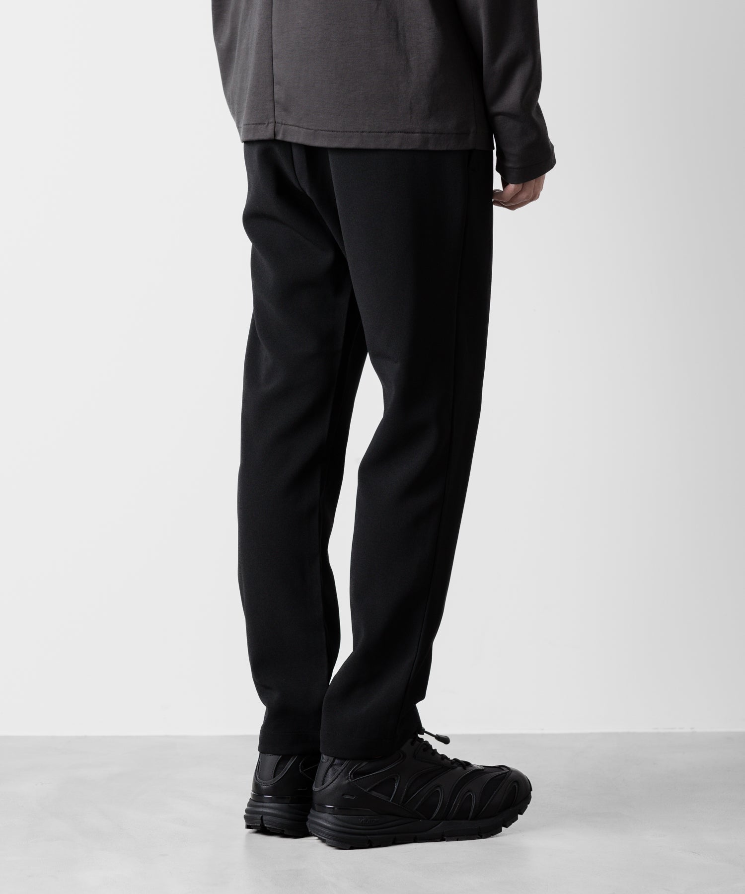 ATTACHMENT アタッチメントのPE STRETCH DOUBLE CLOTH REGULAR FIT EASY TROUSERS - BLACK 公式通販サイトsession福岡セレクトショップ