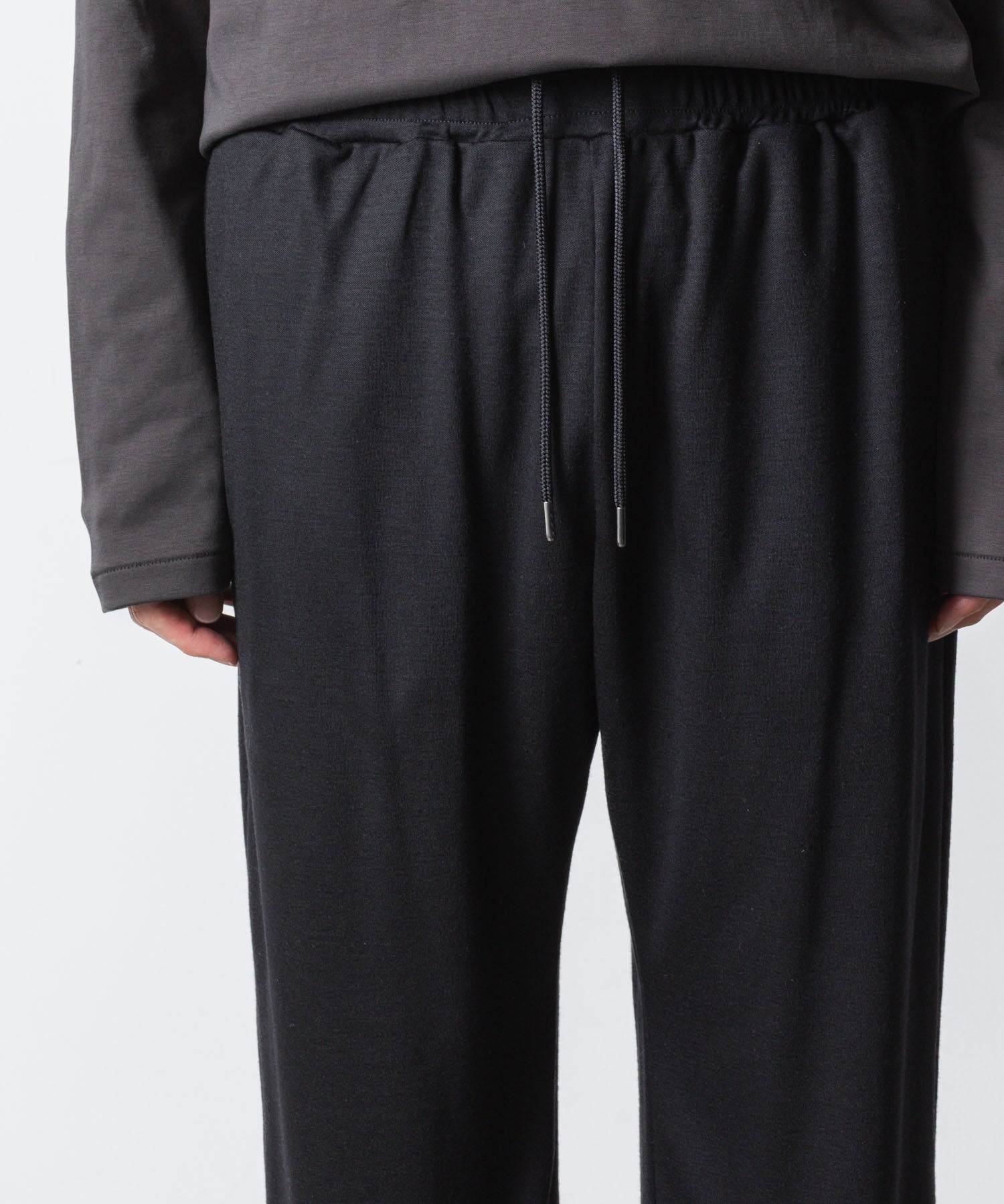 ATTACHMENT アタッチメントの1/60 WOOL SMOOTH SLIM FIT LOUNGE TROUSERS - BLACKの公式通販サイトsession福岡セレクトショップ