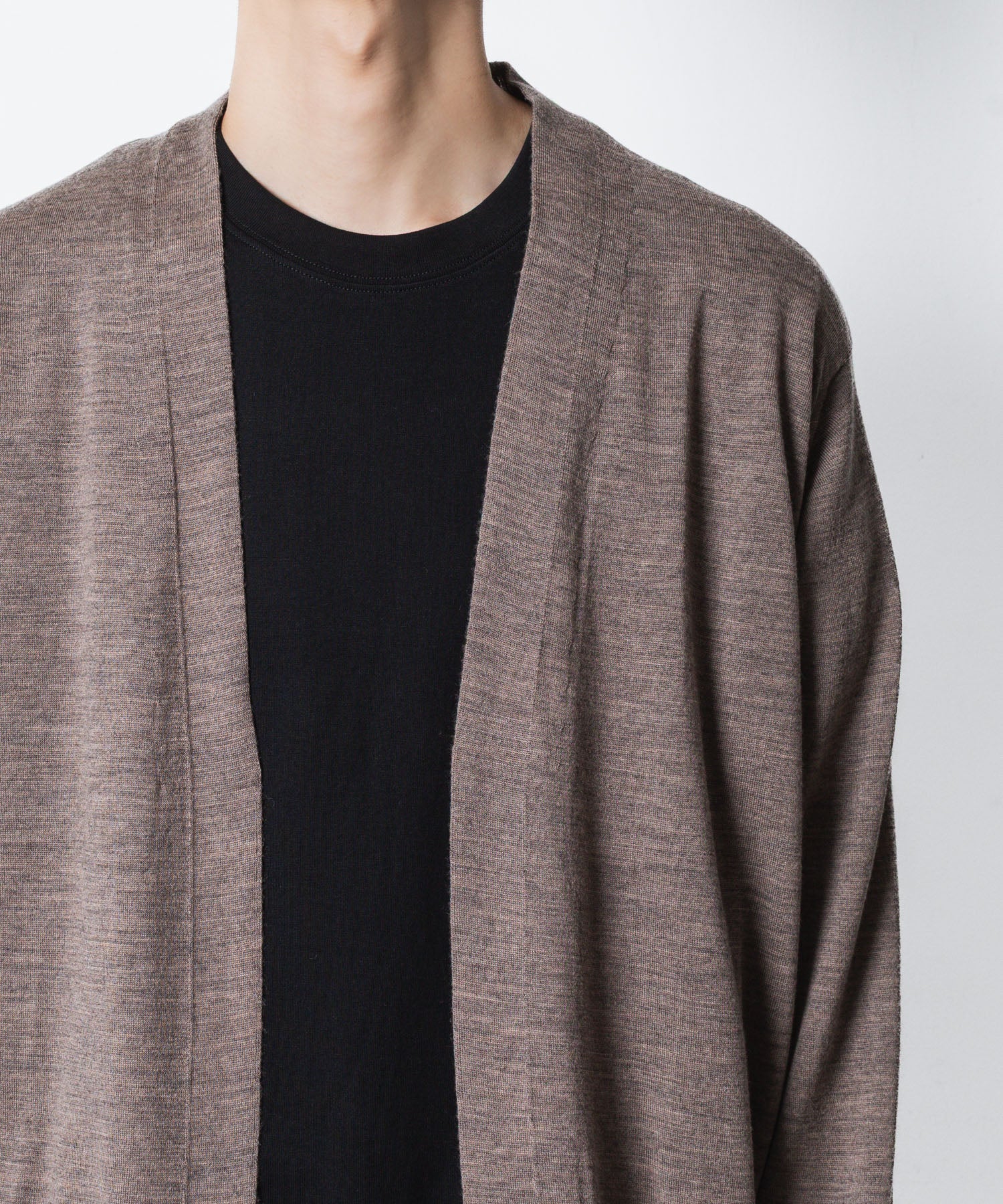 ATTACHMENT アタッチメント × JOHN SMEDLEYの× JOHN SMEDLEY MERINO EXTRAFINE BUTTONLESS V NECK CARDIGAN - D.CAMELの公式通販サイトsession福岡セレクトショップ