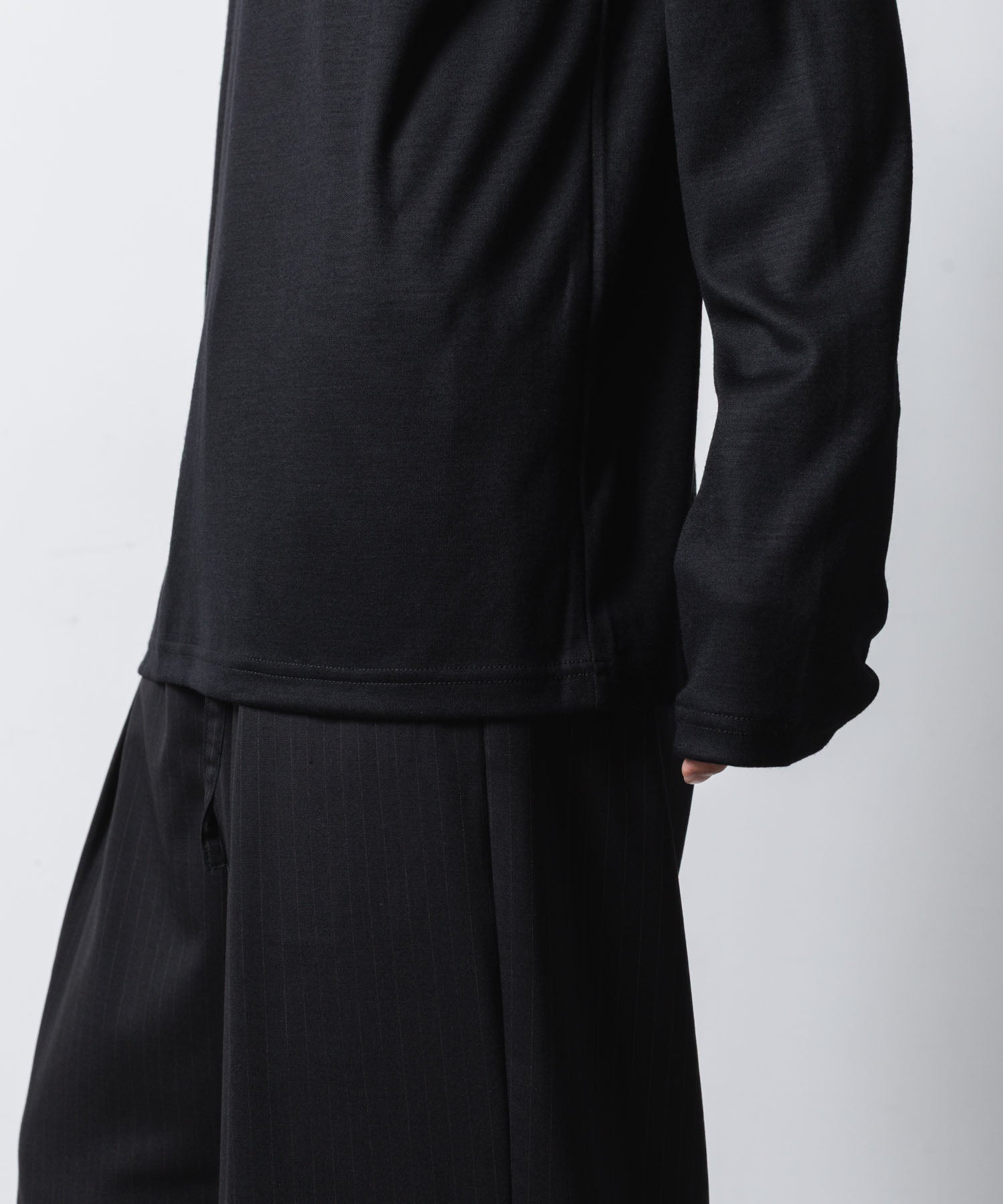 ATTACHMENT アタッチメントの1/60 WOOL SMOOTH HIGH NECK TURTLE L/S TEE - BLACKの公式通販サイトsession福岡セレクトショップ