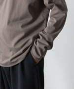 画像をギャラリービューアに読み込む, ATTACHMENT アタッチメントのCOTTON DOUBLE FACE SLIM FIT L/S TEE - KHAKI GRAYの公式通販サイトsession福岡セレクトショップ
