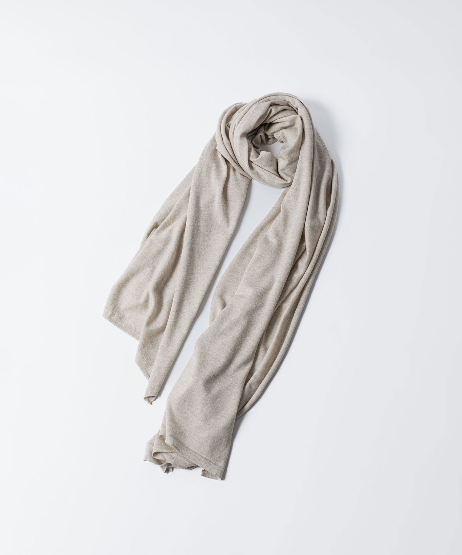 ATTACHMENT アタッチメント × JOHN SMEDLEYの× JOHN SMEDLEY MERINO EXTRAFINE WIDE STOLE - OFF WHITEの公式通販サイトsession福岡セレクトショップ