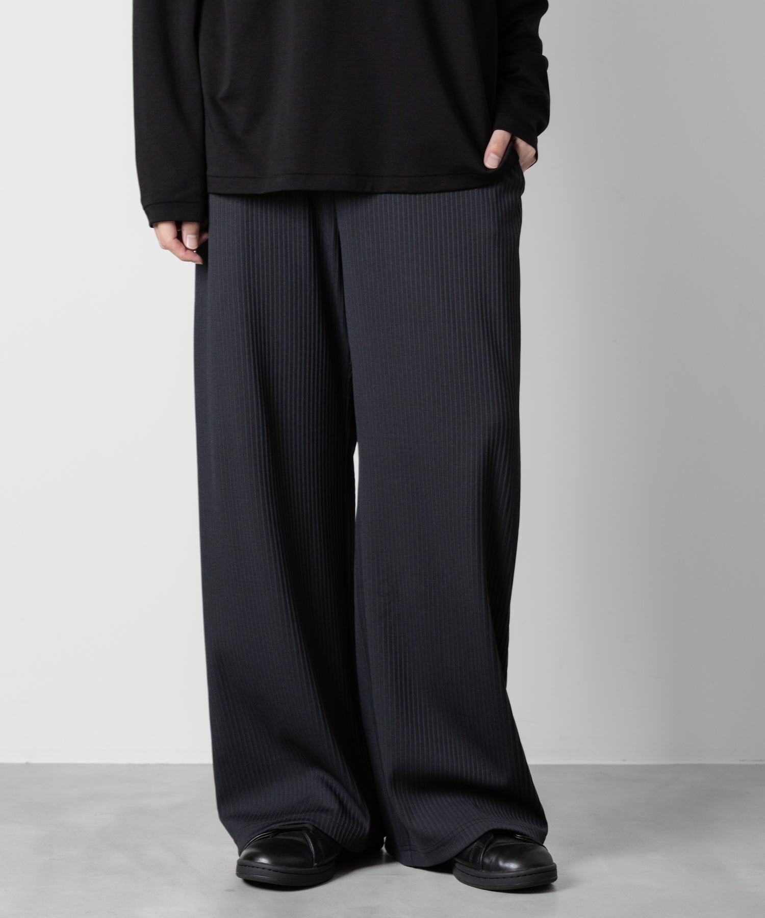 ATTACHMENT アタッチメントのPE STRETCH RIB WIDE LOUNGE TROUSERS - D.GRAY 公式通販サイトsession福岡セレクトショップ