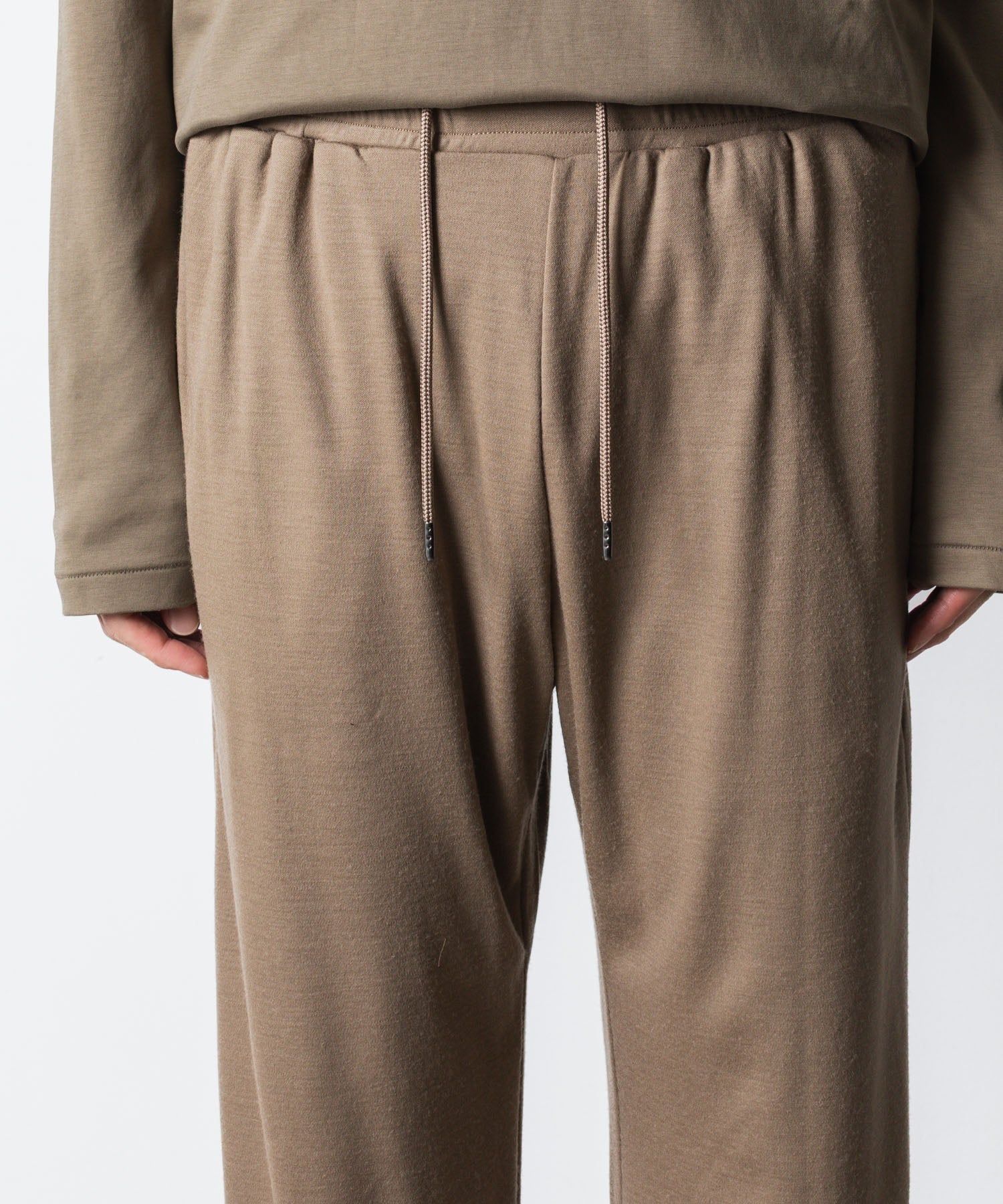 ATTACHMENT アタッチメントの1/60 WOOL SMOOTH SLIM FIT LOUNGE TROUSERS - CAMELの公式通販サイトsession福岡セレクトショップ