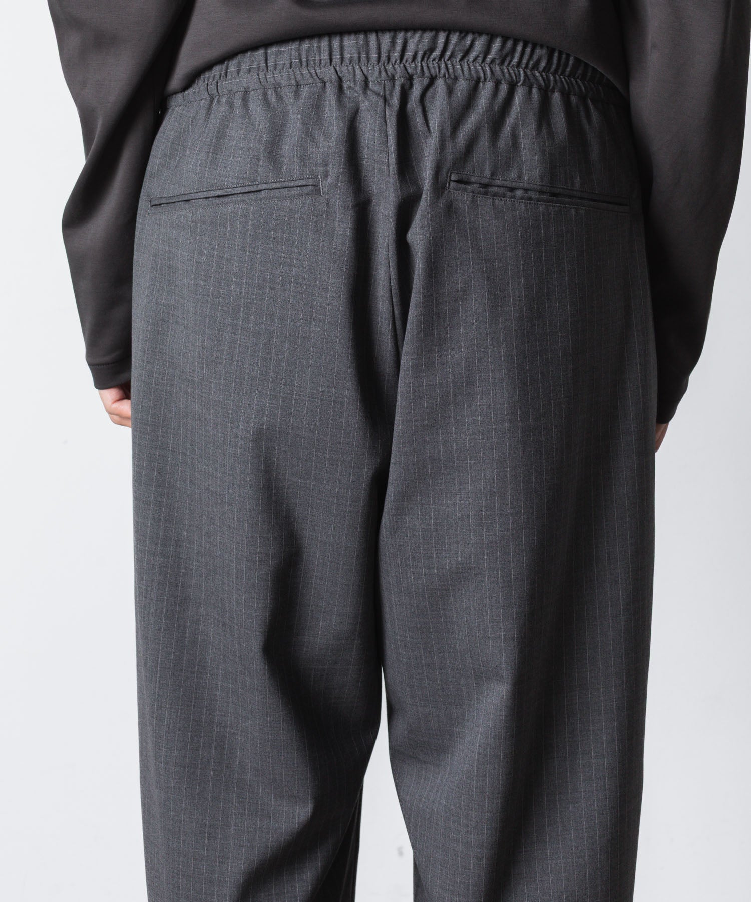 ATTACHMENT アタッチメントのT/W/SI STRETCH GABARDINE 1TUCK EASY TROUSERS - S.GRAYの公式通販サイトsession福岡セレクトショップ