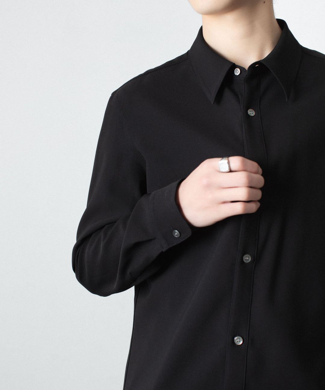 ATTACHMENT アタッチメントのPE COMPACT TWILL REGULAR COLLAR DRESS SHIRT - BLACKの公式通販サイトsession福岡セレクトショップ