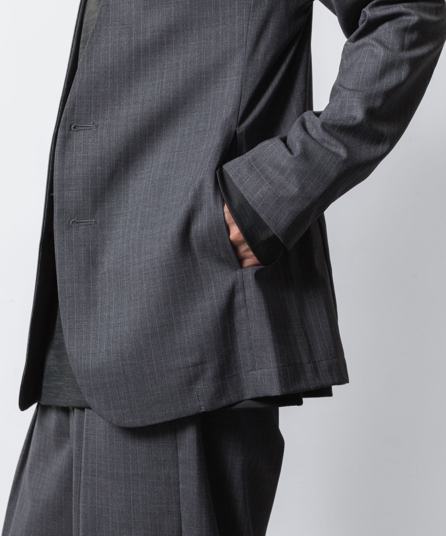 ATTACHMENT アタッチメントのT/W/SI STRETCH GABARDINE COLLARLESS JKT - S.GRAYの公式通販サイトsession福岡セレクトショップ