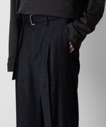 画像をギャラリービューアに読み込む, ATTACHMENT アタッチメントのWASHABLE WO/PE STRETCH SAXONY BELTED WIDE TROUSERS - NAVY 公式通販サイトsession福岡セレクトショップ
