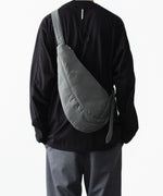 画像をギャラリービューアに読み込む, VEIN ヴェインのREVERSE SATIN SHOULDER BAG - KHAKIの公式通販サイトsession福岡セレクトショップ
