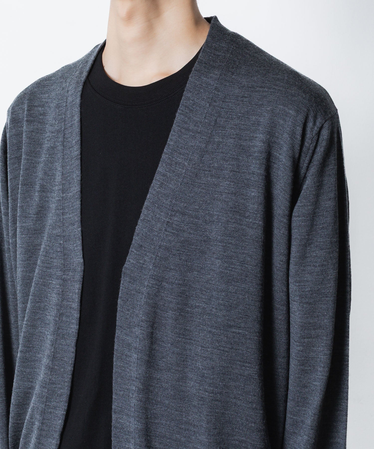 ATTACHMENT アタッチメント × JOHN SMEDLEYの× JOHN SMEDLEY MERINO EXTRAFINE BUTTONLESS V NECK CARDIGAN - D.GRAYの公式通販サイトsession福岡セレクトショップ