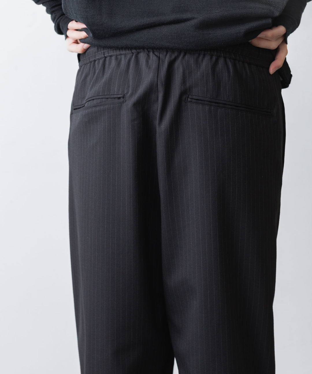 ATTACHMENT アタッチメントのT/W/SI STRETCH GABARDINE 1TUCK EASY TROUSERS - S.BLACKの公式通販サイトsession福岡セレクトショップ