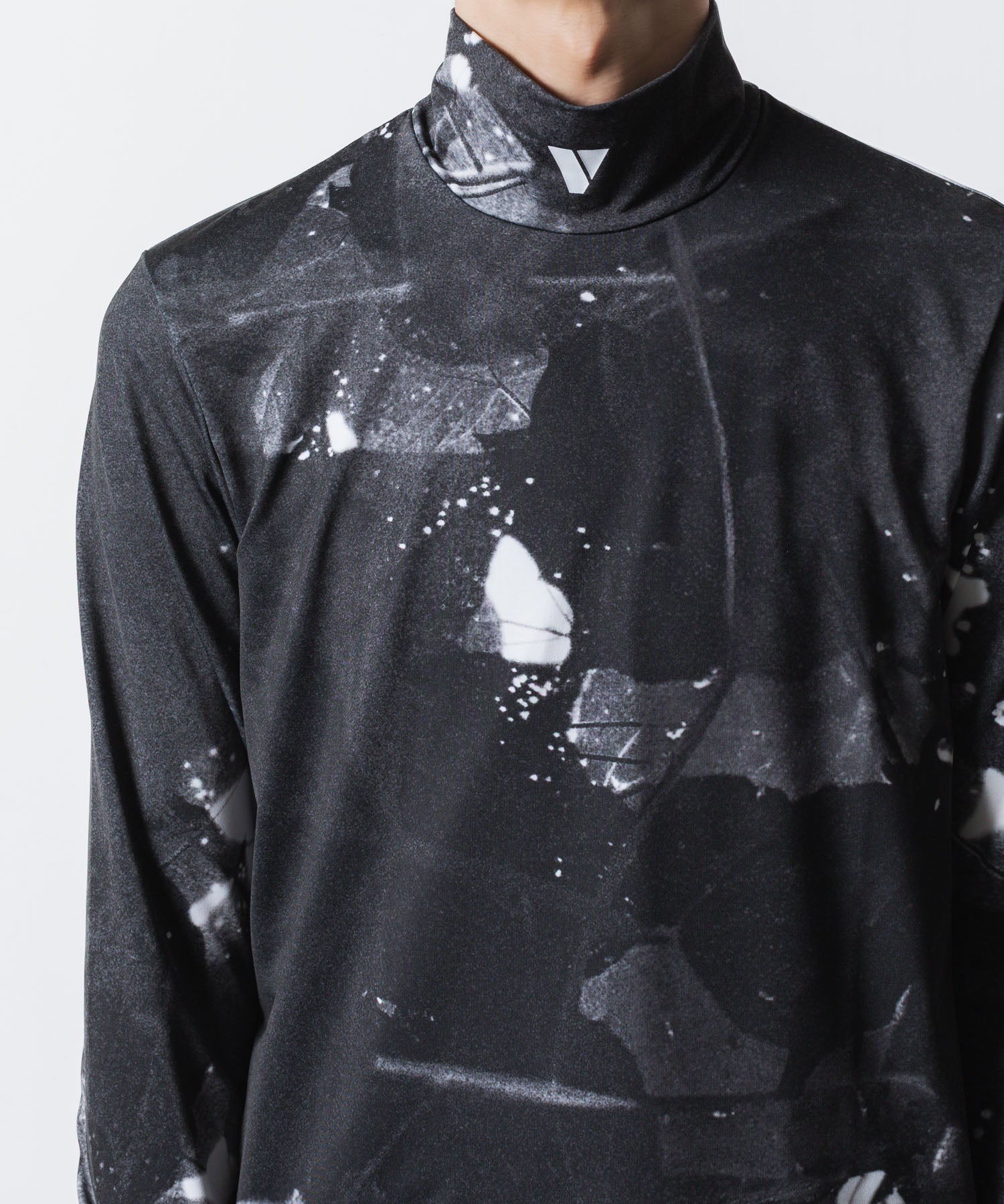 VEIN ヴェインのPRINTED COOLMAX STRETCH JERSEY VPW HIGH NECK L/S TEE - BLACKの公式通販サイトsession福岡セレクトショップ