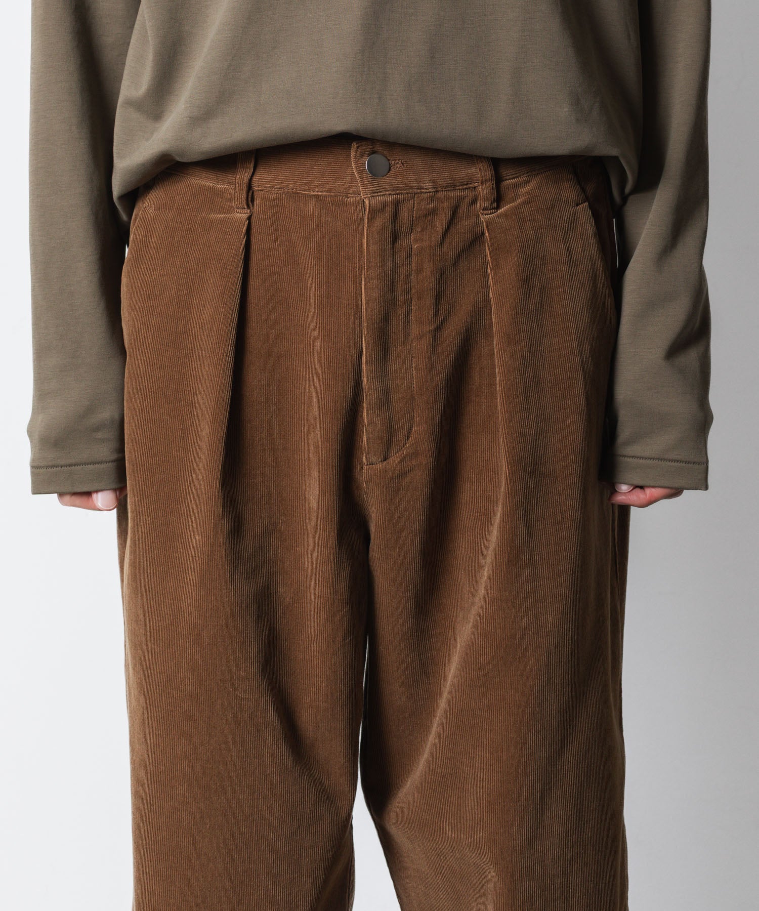 ATTACHMENT アタッチメントのFINX CO CORDUROY 1TUCK WIDE TROUSERS - CAMELの公式通販サイトsession福岡セレクトショップ