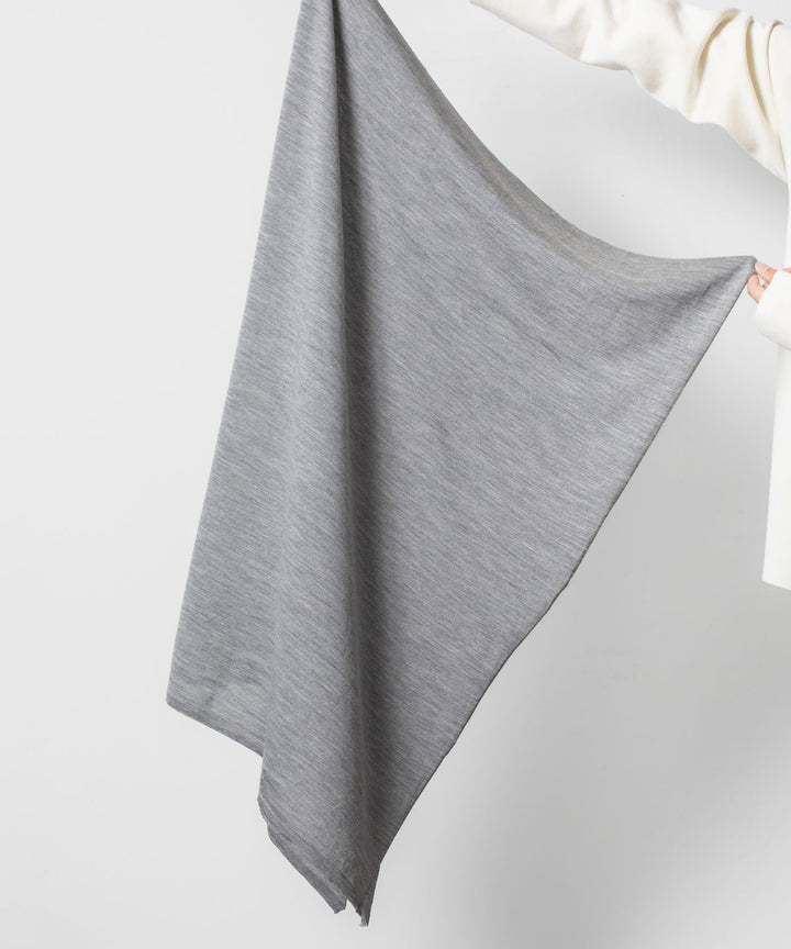 ATTACHMENT アタッチメント × JOHN SMEDLEYの× JOHN SMEDLEY MERINO EXTRAFINE WIDE STOLE - L.GRAYの公式通販サイトsession福岡セレクトショップ