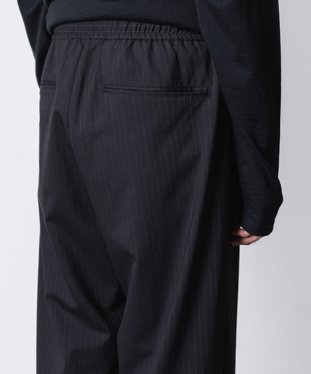 ATTACHMENT アタッチメントのT/W/SI STRETCH GABARDINE 1TUCK EASY TROUSERS - S.BLACKの公式通販サイトsession福岡セレクトショップ