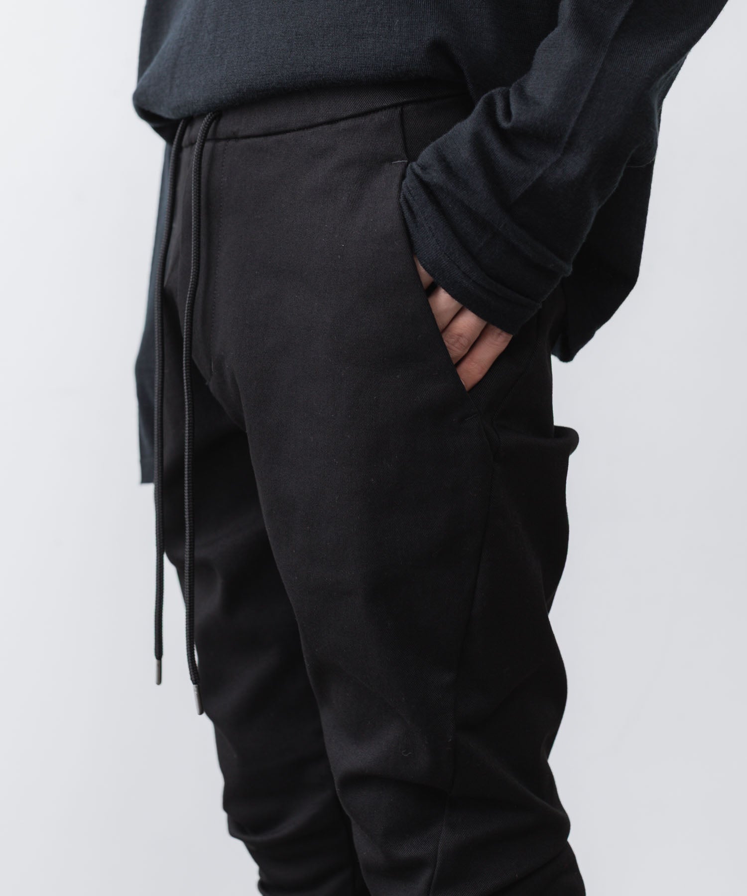 ATTACHMENT / EXCLUSIVE ITEMアタッチメントのRUBBER STRETCH TWILL THREE DIMENSIONAL PANTS - BLACKの公式通販サイトsession福岡セレクトショップ