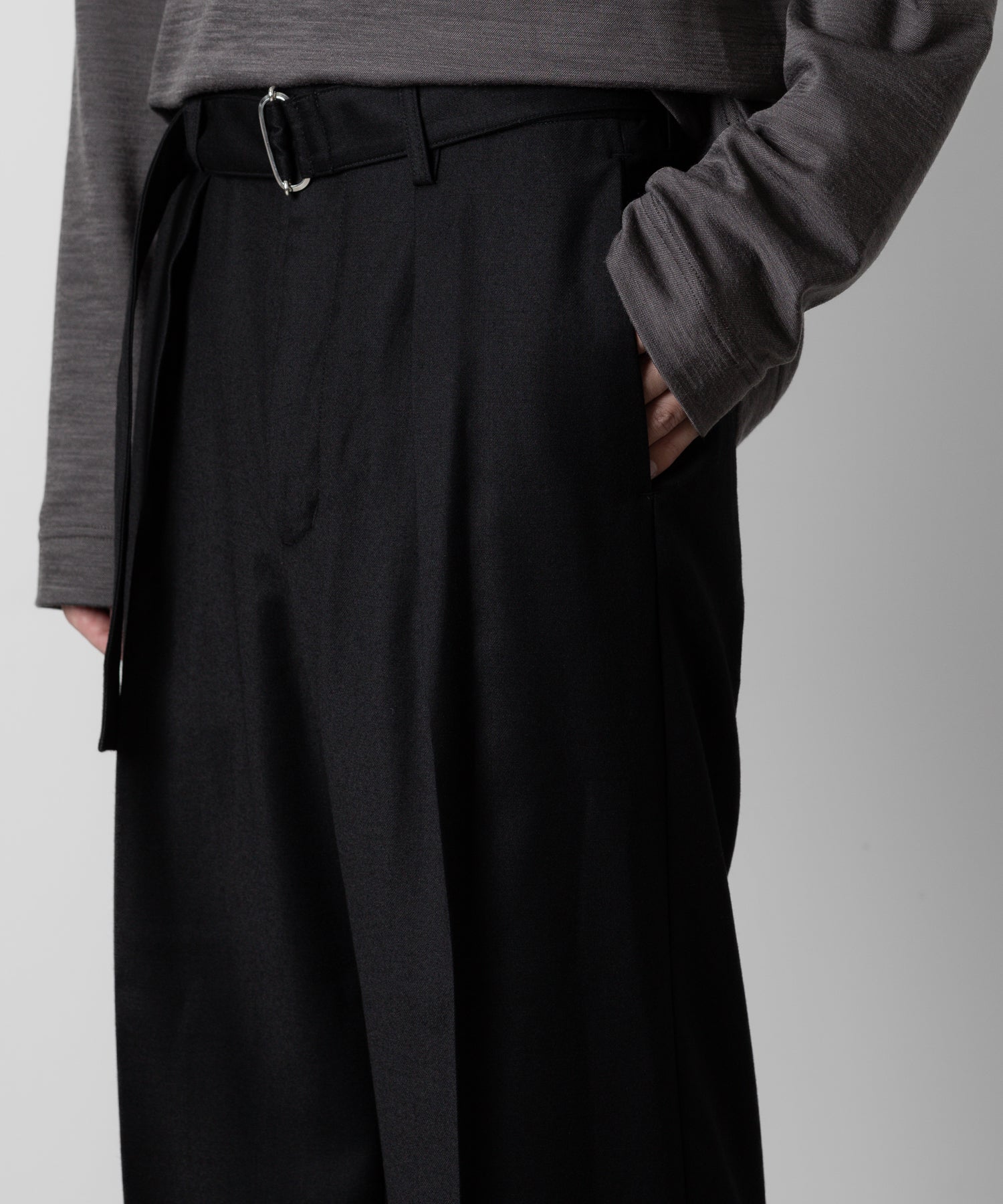 ATTACHMENT アタッチメントのWASHABLE WO/PE STRETCH SAXONY BELTED WIDE TROUSERS - BLACK 公式通販サイトsession福岡セレクトショップ