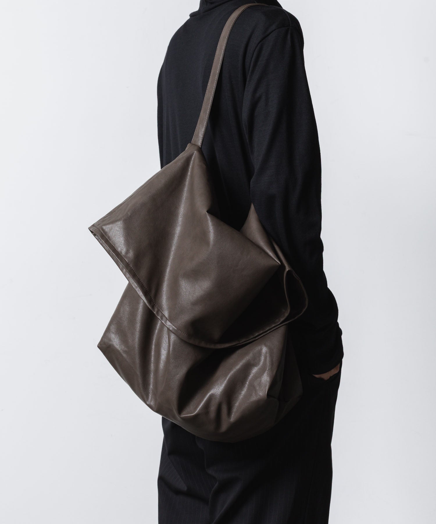 ATTACHMENT アタッチメントのSYNTHETIC LEATHER SHOULDER BAG - D.BROWNの公式通販サイトsession福岡セレクトショップ