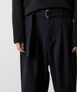 画像をギャラリービューアに読み込む, ATTACHMENT アタッチメントのPE STRETCH DOUBLE CLOTH BELTED TAPERED FIT TROUSERS - NAVY 公式通販サイトsession福岡セレクトショップ
