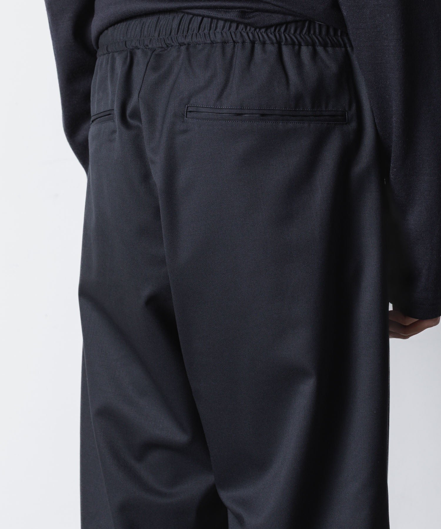 ATTACHMENT アタッチメントのT/W/SI STRETCH GABARDINE 1TUCK EASY TROUSERS - D.NAVYの公式通販サイトsession福岡セレクトショップ