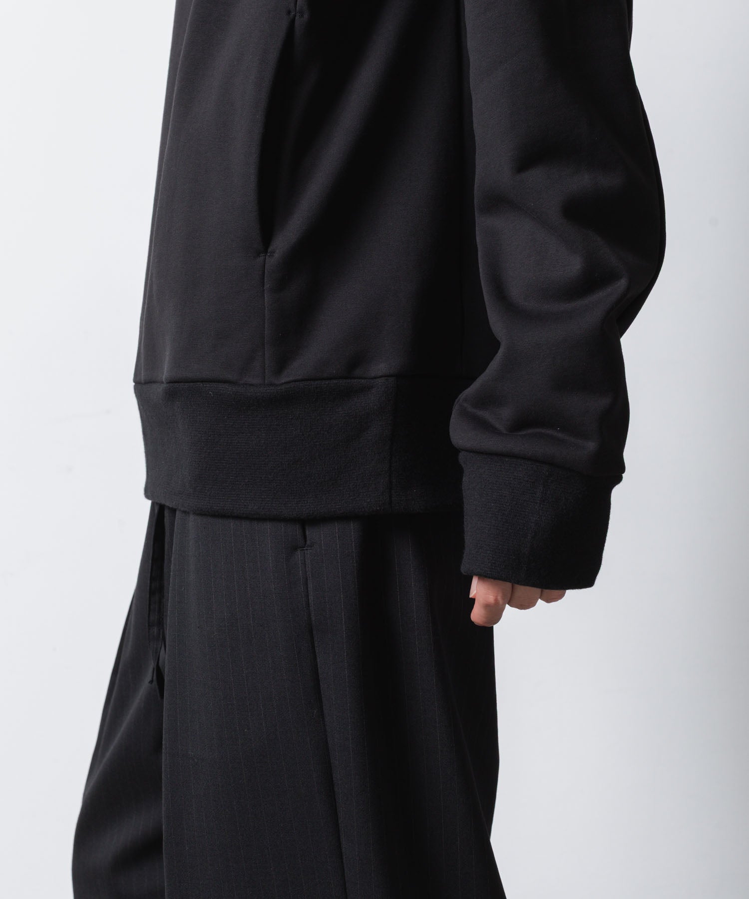 ATTACHMENT アタッチメントのCO STRECH TERRY PULLOVER - BLACKの公式通販サイトsession福岡セレクトショップ