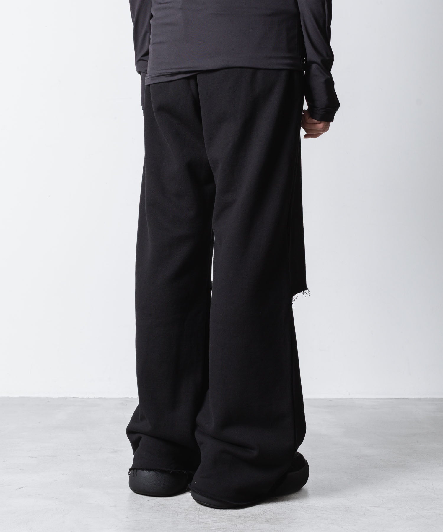 VEIN ヴェインのJUMBERCA TERRY CUT OFF BAGGY TROUSERS - BLACKの公式通販サイトsession福岡セレクトショップ