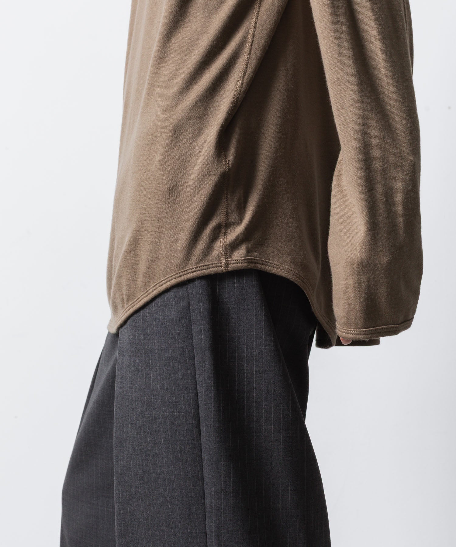 ATTACHMENT アタッチメントの1/60 WOOL SMOOTH HOODED PULLOVER - CAMELの公式通販サイトsession福岡セレクトショップ