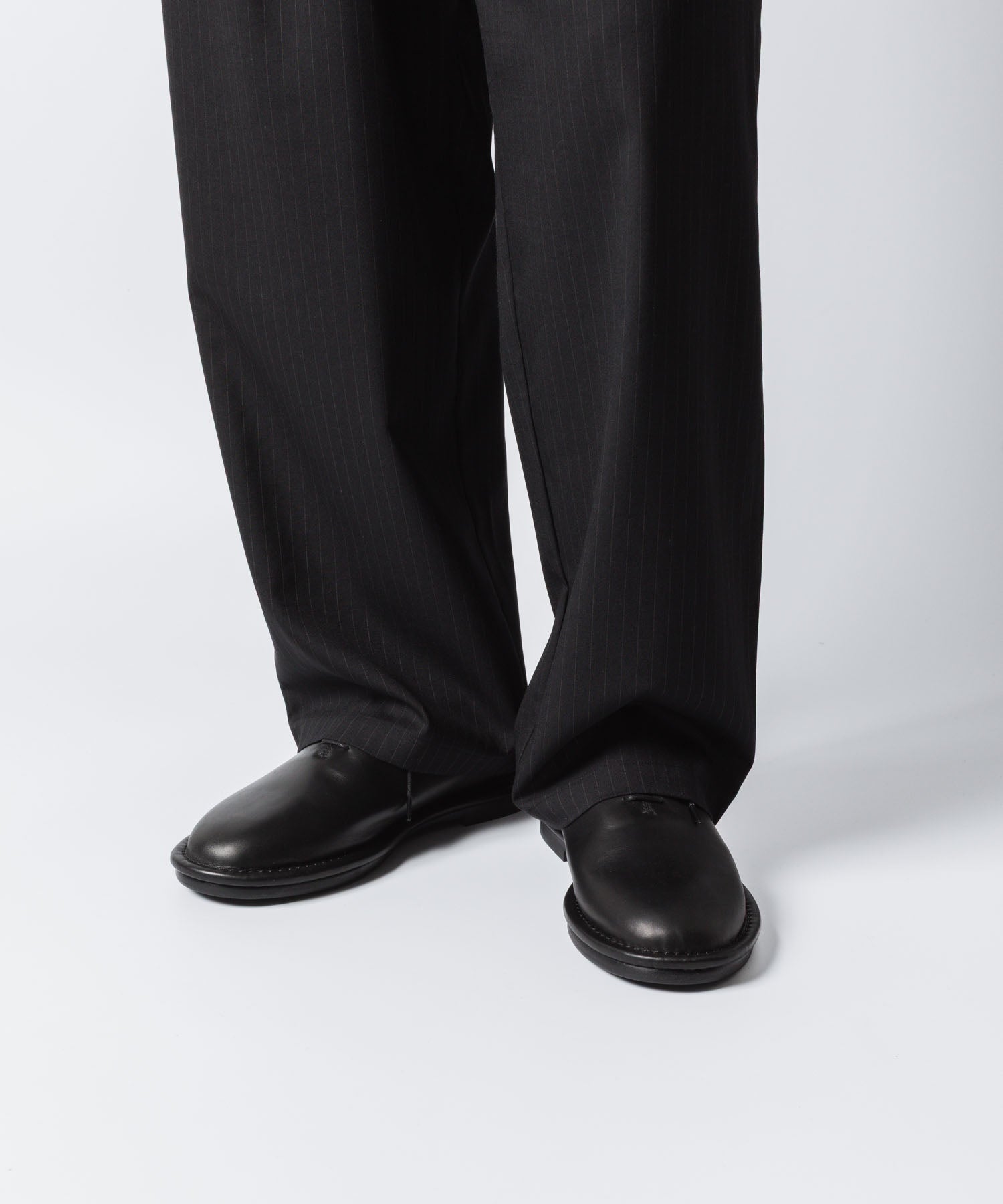 ATTACHMENT アタッチメントのCOW LEATHER BABOUCHE - BLACKの公式通販サイトsession福岡セレクトショップ