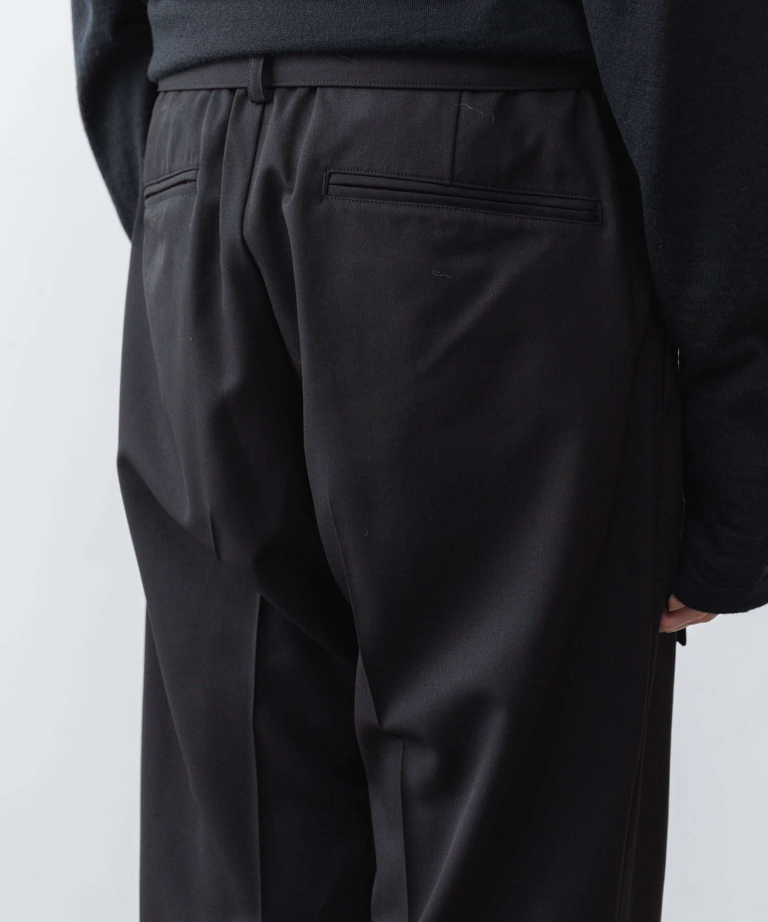 ATTACHMENT / EXCLUSIVE ITEMアタッチメントのWO/PE STRECH GABARDINE BELTED TROUSERS - BLACKの公式通販サイトsession福岡セレクトショップ
