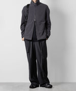 画像をギャラリービューアに読み込む, 【 ATTACHMENT 】WASHABLE WO/PE STRETCH SAXONY BELTED WIDE TROUSERS - D.GRAY
