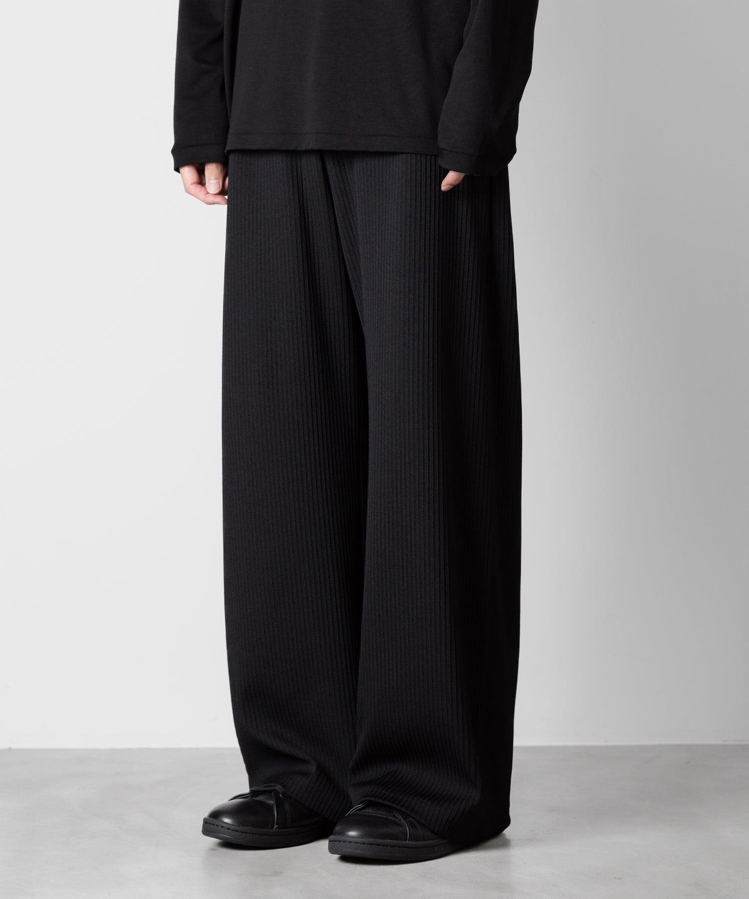 ATTACHMENT アタッチメントのPE STRETCH RIB WIDE LOUNGE TROUSERS - BLACK 公式通販サイトsession福岡セレクトショップ