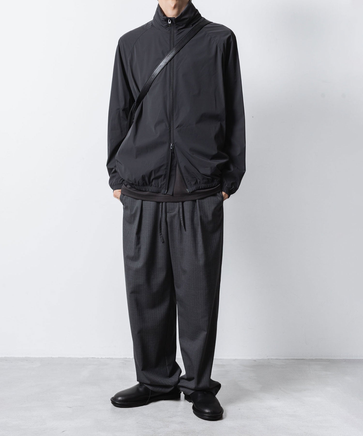 ATTACHMENT アタッチメントのT/W/SI STRETCH GABARDINE 1TUCK EASY TROUSERS - S.GRAYの公式通販サイトsession福岡セレクトショップ