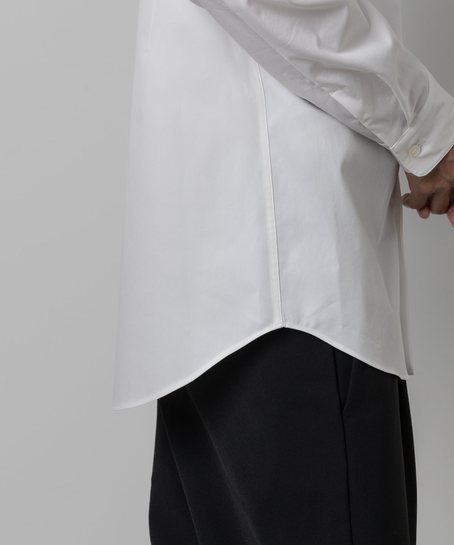ATTACHMENT(アタッチメント)のCO/PE STRETCH TWILL DRESS SHIRT のWHITE