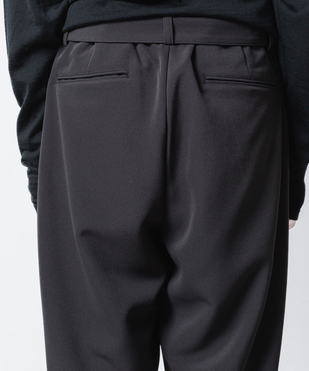ATTACHMENT アタッチメントのPE STRETCH DOUBLE CLOTH BELTED WIDE TAPERD TROUSERS - D.GRAYの公式通販サイトsession福岡セレクトショップ