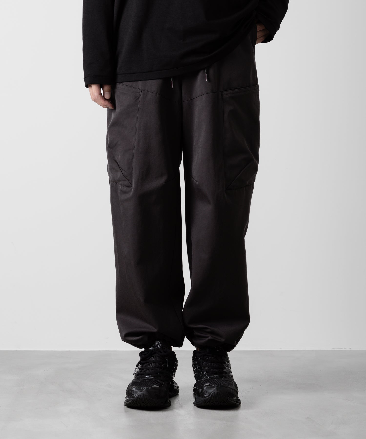 ATTACHMENT アタッチメントのNY/CO TWILL WIDE CARGO TROUSERS - D.GRAY 公式通販サイトsession福岡セレクトショップ