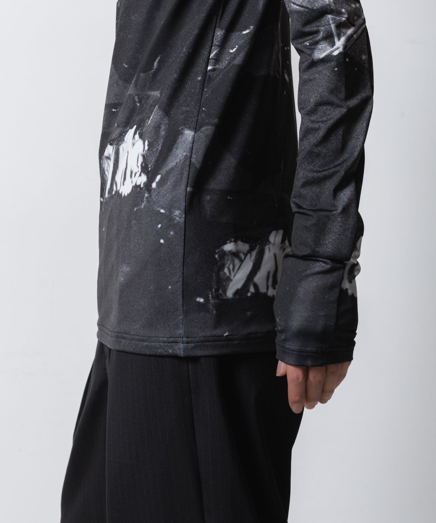 VEIN ヴェインのPRINTED COOLMAX STRETCH JERSEY VPW HIGH NECK L/S TEE - BLACKの公式通販サイトsession福岡セレクトショップ