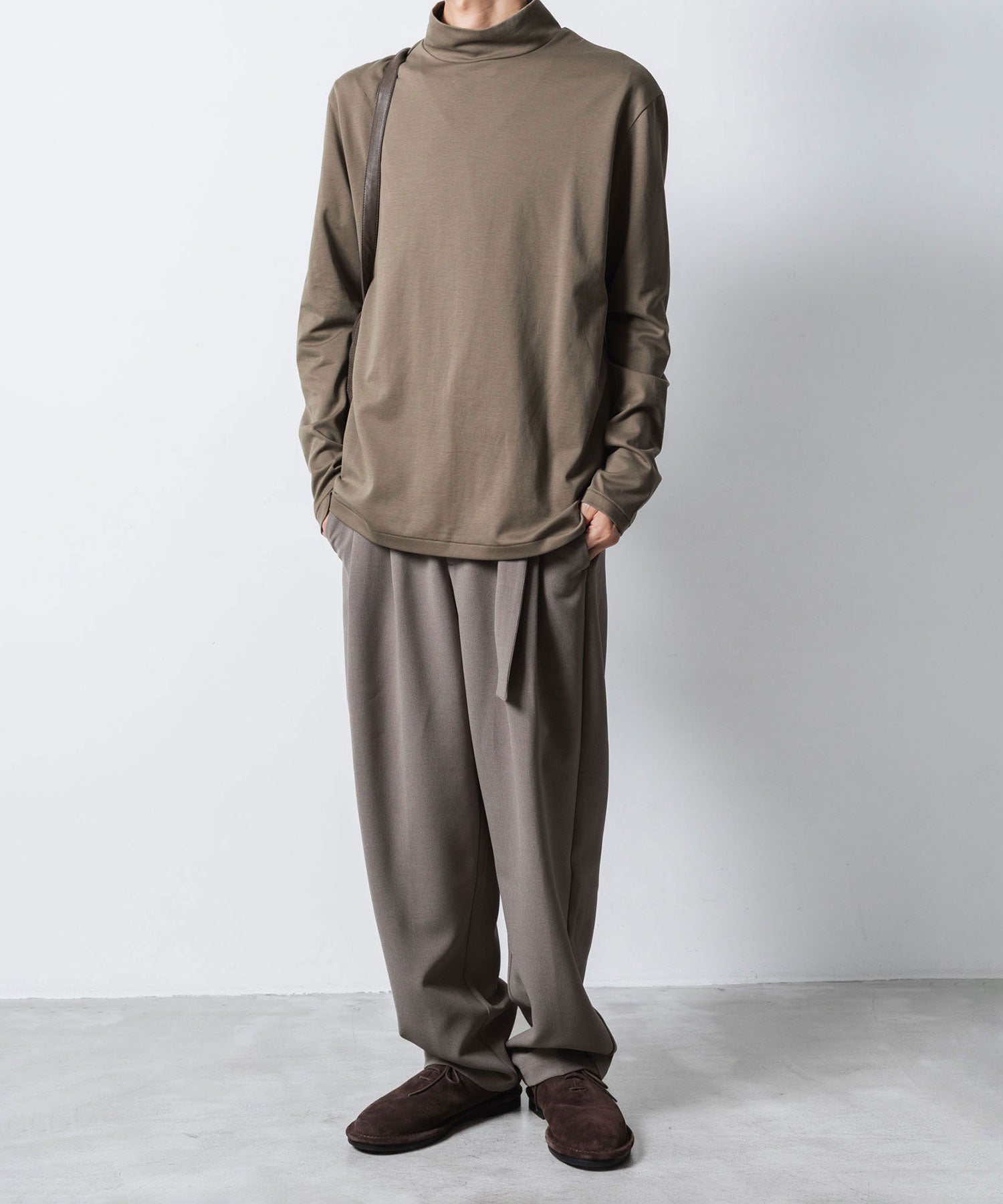 ATTACHMENT アタッチメントのCOTTON DOUBLE FACE SLIM FIT HIGHNECK L/S TEE - CAMELの公式通販サイトsession福岡セレクトショップ