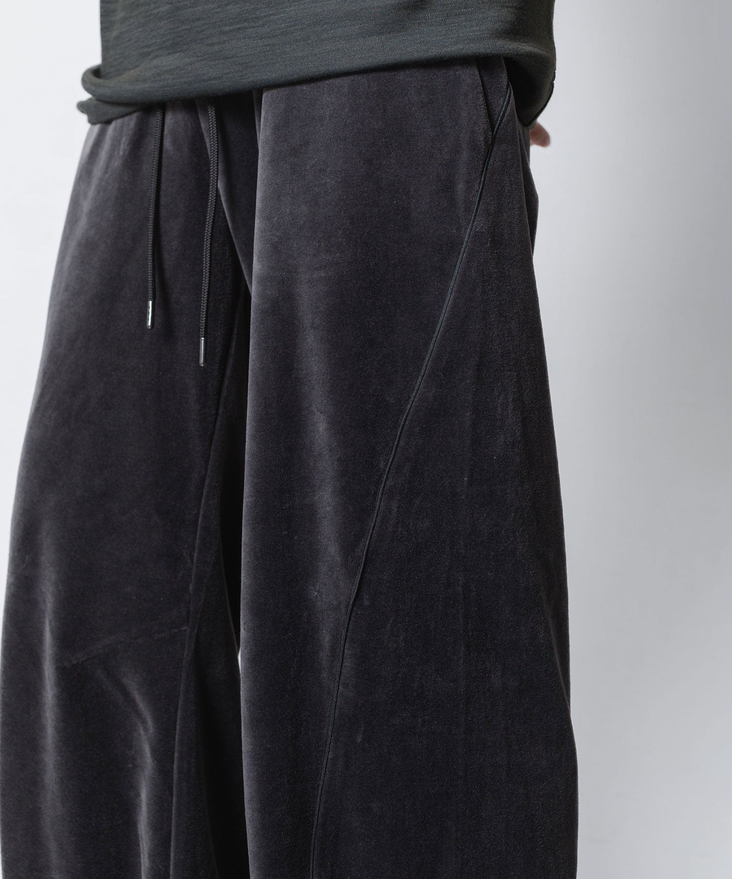 ATTACHMENT アタッチメントのCO/PE VELOR JERSEY 3D TRACK WIDE PANTS - D.GRAYの公式通販サイトsession福岡セレクトショップ