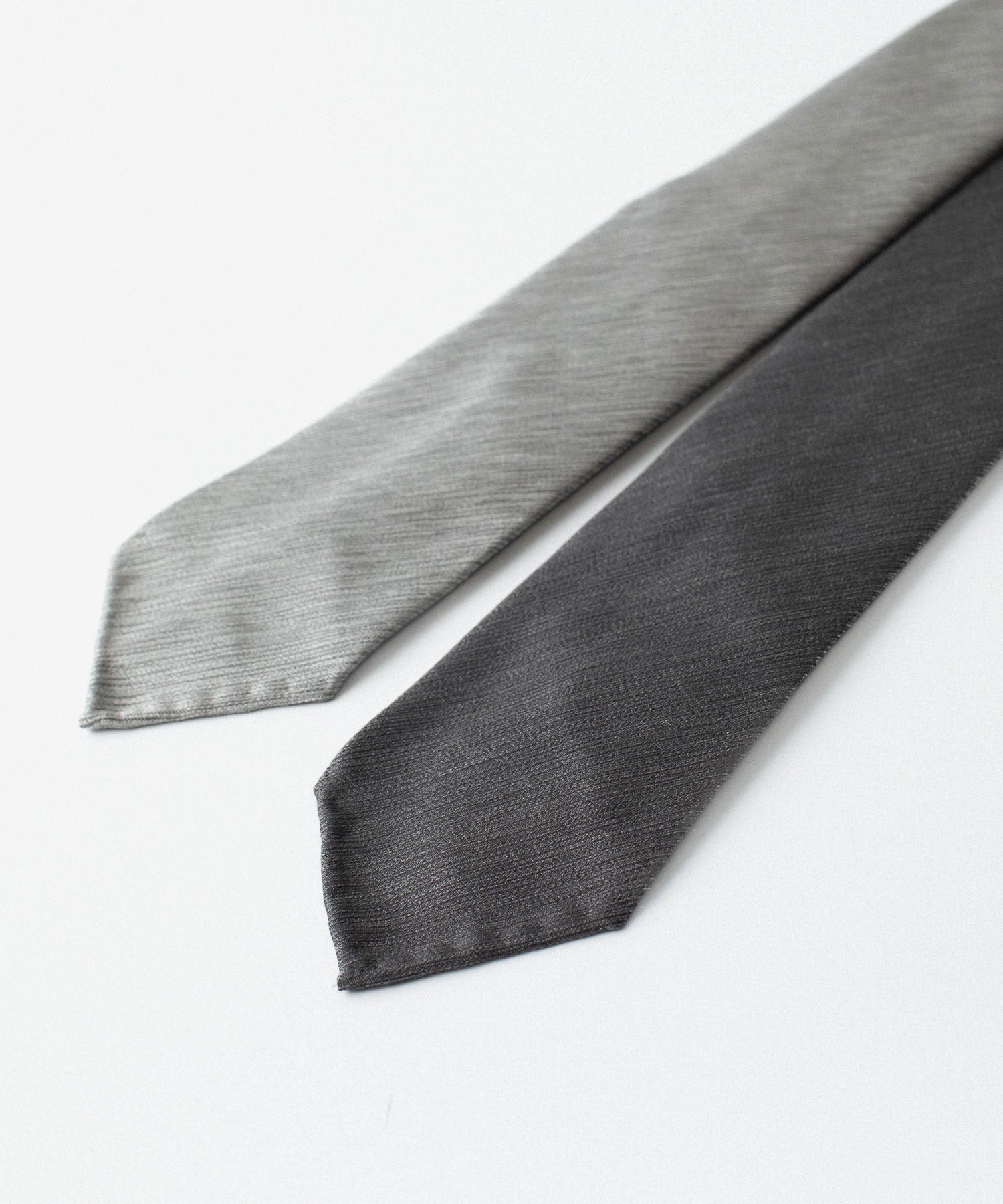 ATTACHMENT /アタッチメント】SILK SATIN JACQUARD TIE - BLACK | 公式