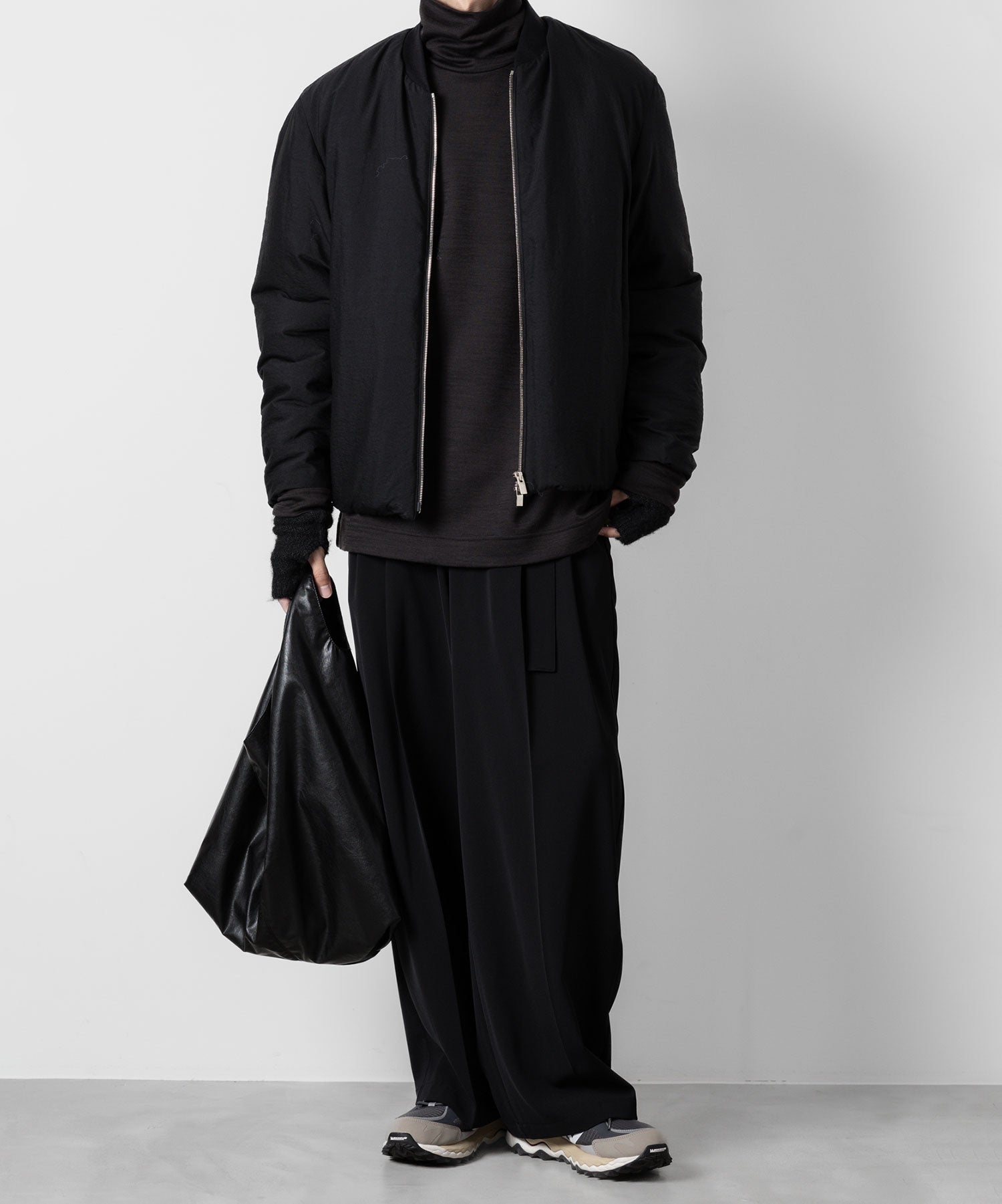 ATTACHMENT アタッチメントのSORIBIA TWILL BELTED WIDE TROUSERS-BLACKの公式通販サイトsession福岡セレクトショップ