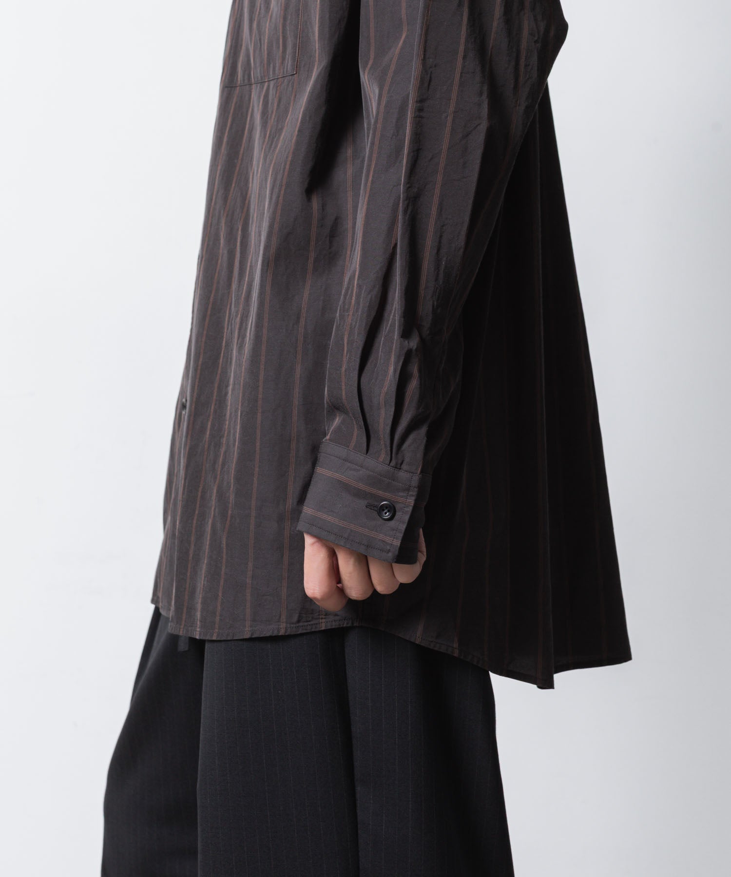 ATTACHMENT アタッチメントのCU/CO STRIPE TWILL BANDCOLLAR L/S SHIRT - S.GRAYの公式通販サイトsession福岡セレクトショップ