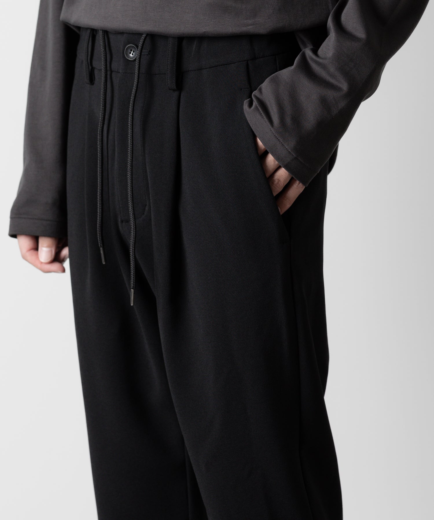 ATTACHMENT アタッチメントのPE STRETCH DOUBLE CLOTH REGULAR FIT EASY TROUSERS - BLACK 公式通販サイトsession福岡セレクトショップ