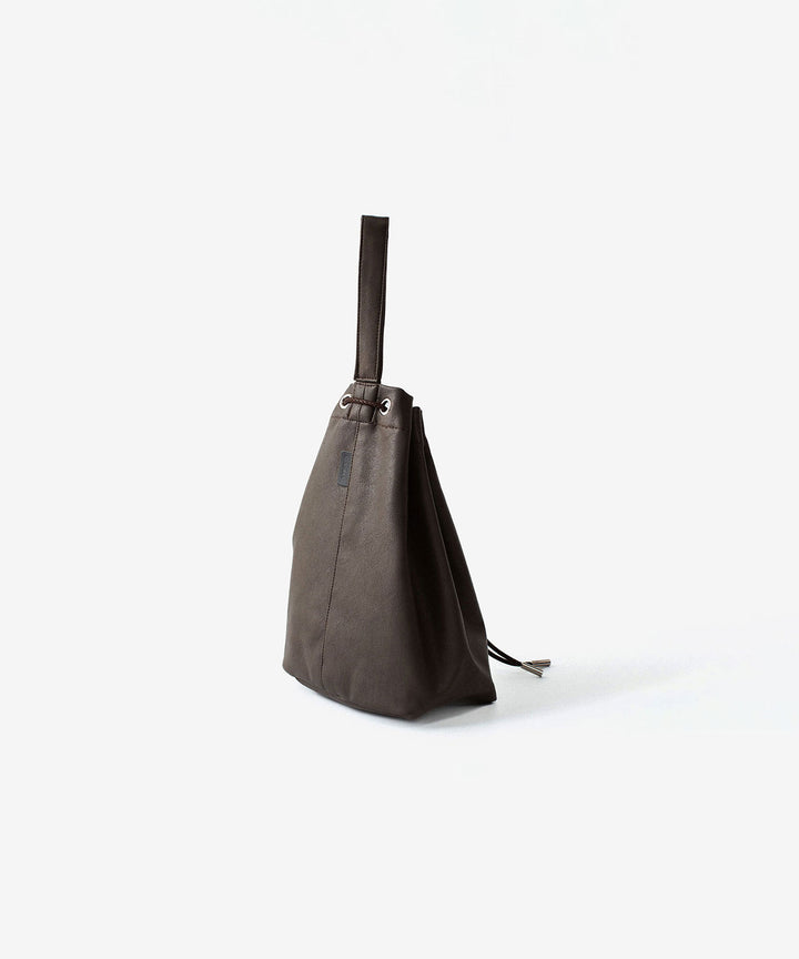 ATTACHMENT / EXCLUSIVE ITEMアタッチメントのSYNTHETIC LEATHER SMALL BUCKET BAG - D.BROWNの公式通販サイトsession福岡セレクトショップ